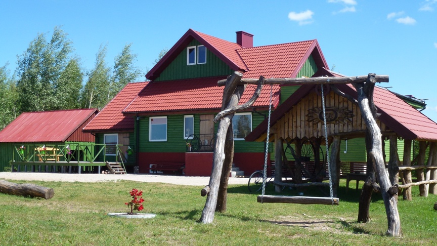 Sodyba su sūpynėmis